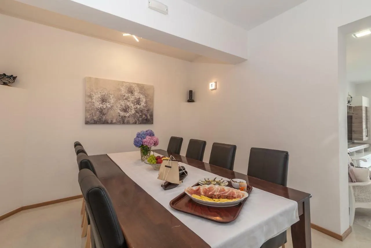 Villa Confido Luxury Apartment 01 سيغيت دونيي